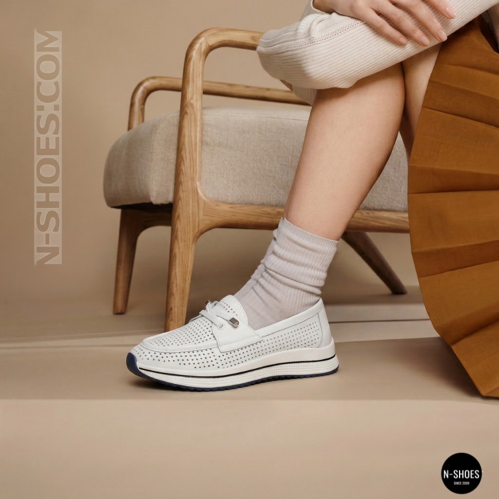 Жіночі білі шкіряні мокасини з перфорацією та комфортною шнурівкою Allsy 207258 A09-7721-1 WHITE lonza 207259 6126