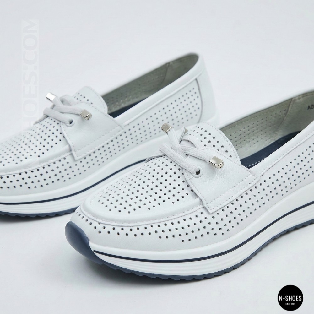 Жіночі білі шкіряні мокасини з перфорацією та комфортною шнурівкою Allsy 207258 A09-7721-1 WHITE lonza 207259 6126