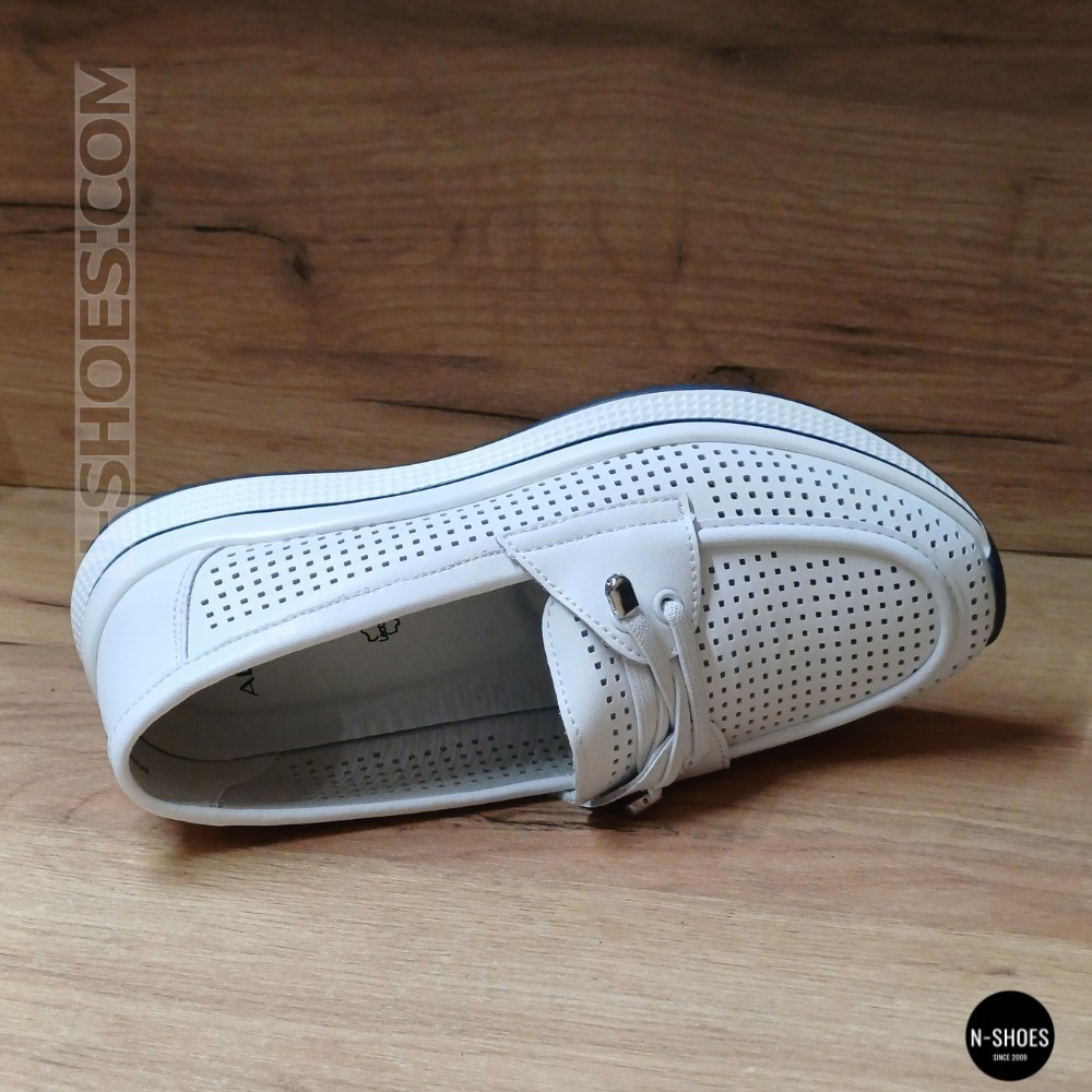 Жіночі білі шкіряні мокасини з перфорацією та комфортною шнурівкою Allsy 207258 A09-7721-1 WHITE lonza 207259 6126