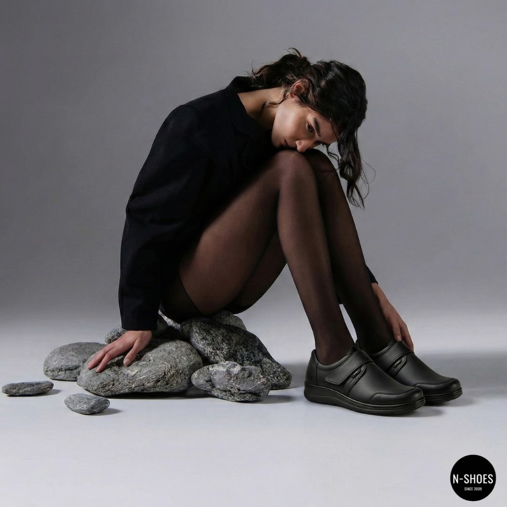 Жіночі шкіряні туфлі Axel 1705 Czarny-Stretch 6134-5895 на липучці з анатомічною устілкою