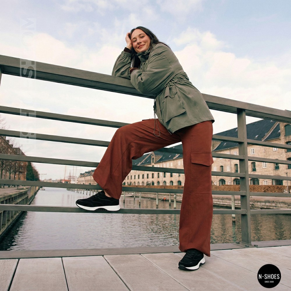 Жіночі чорні замшеві кросівки на танкетці Romax Comfort 1361-4v 6173