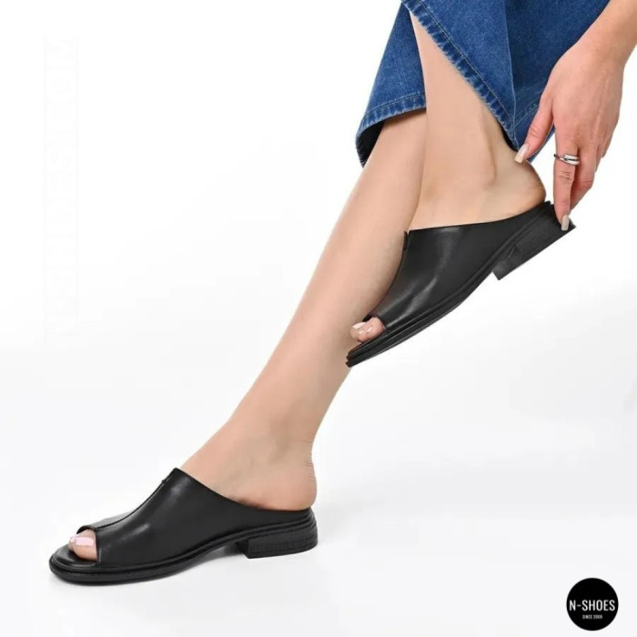Black Leather Sabots Fabio Monelli 211980: Summer Comfort