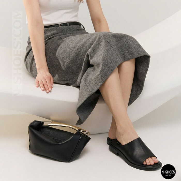 Black Leather Sabots Fabio Monelli 211980: Summer Comfort