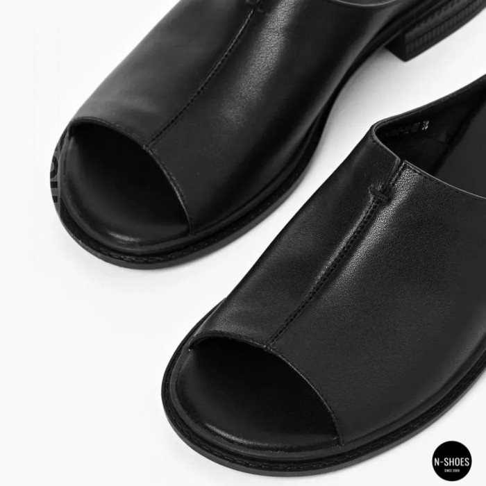 Black Leather Sabots Fabio Monelli 211980: Summer Comfort