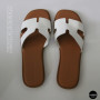 Білі шкіряні шльопанці HERMES Oran 212827 Lonza 212609 94404304-1 l 6270 в стилі тихої розкоші