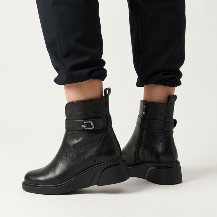 Women's Winter Leather Boots Fabio Monelli 6428 – Fur-Lined & Platform Sole