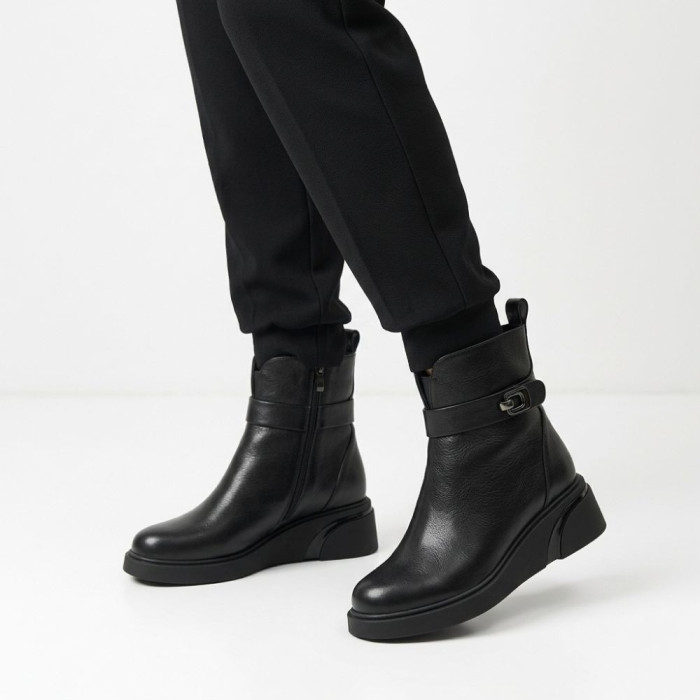 Women's Winter Leather Boots Fabio Monelli 6428 – Fur-Lined & Platform Sole