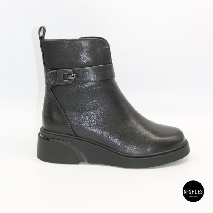 Women's Winter Leather Boots Fabio Monelli 6428 – Fur-Lined & Platform Sole