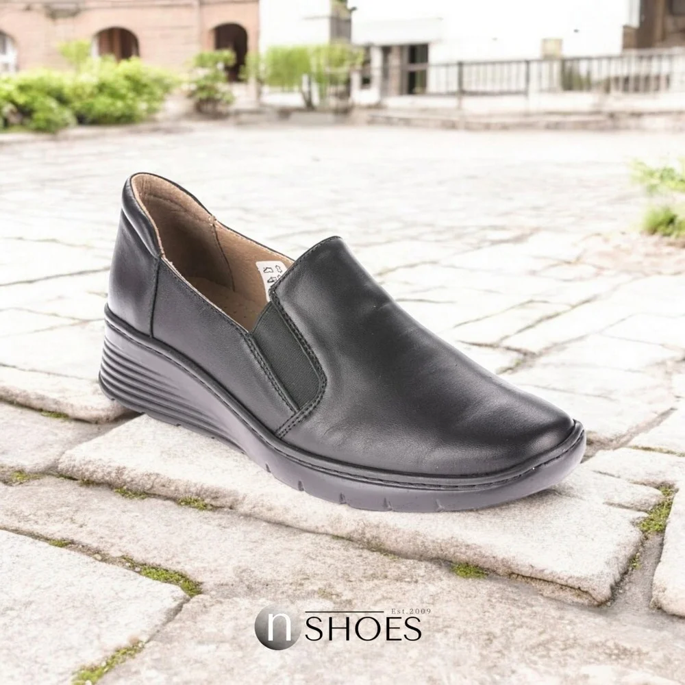 Women's black shoes Wasak (Poland) model 4758