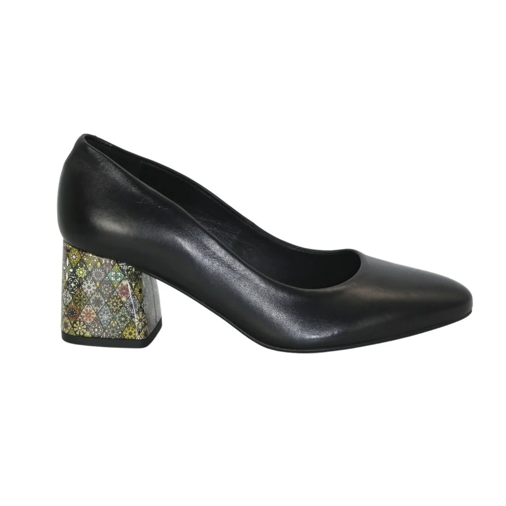 Women's black pumps with medium heels Kaniowski (Poland) model 5198