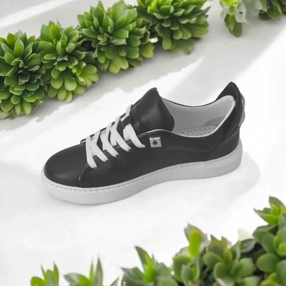 Женские кожаные черные кроссовки La Bellini 574 4940