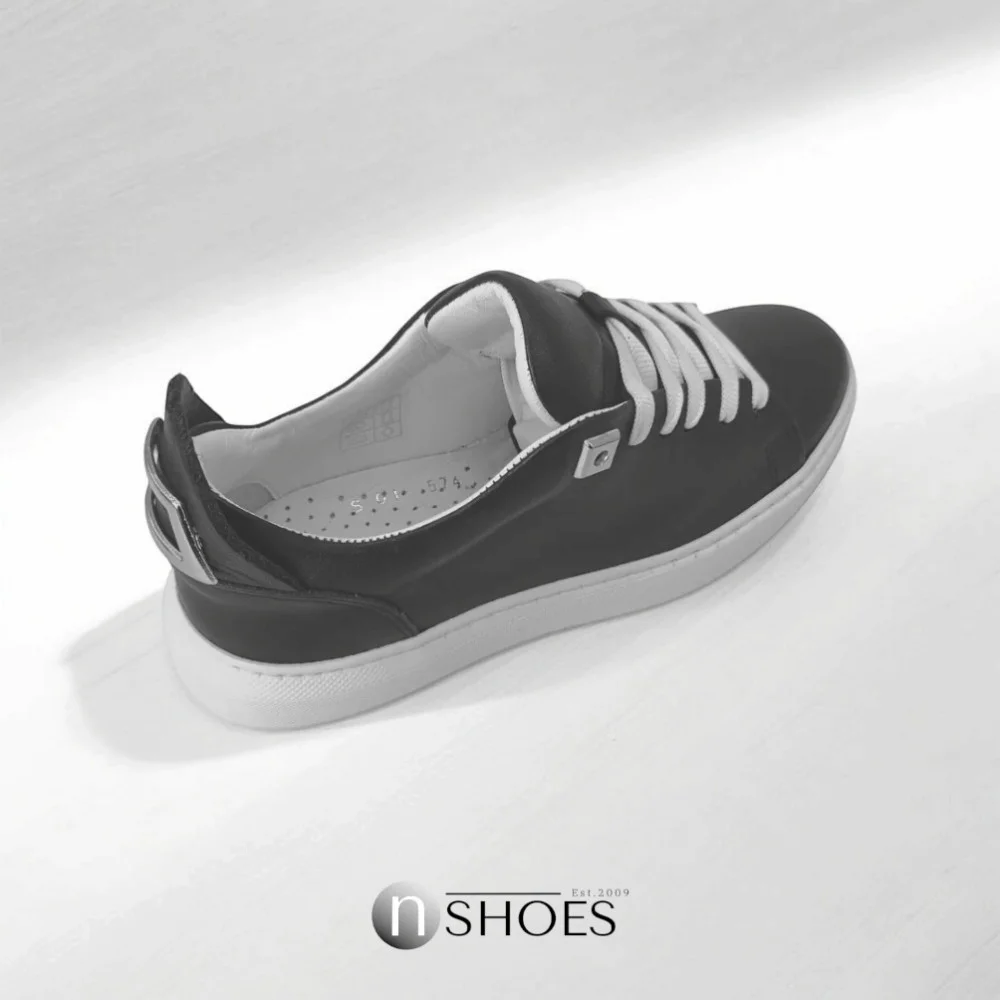 Женские кожаные черные кроссовки La Bellini 574 4940