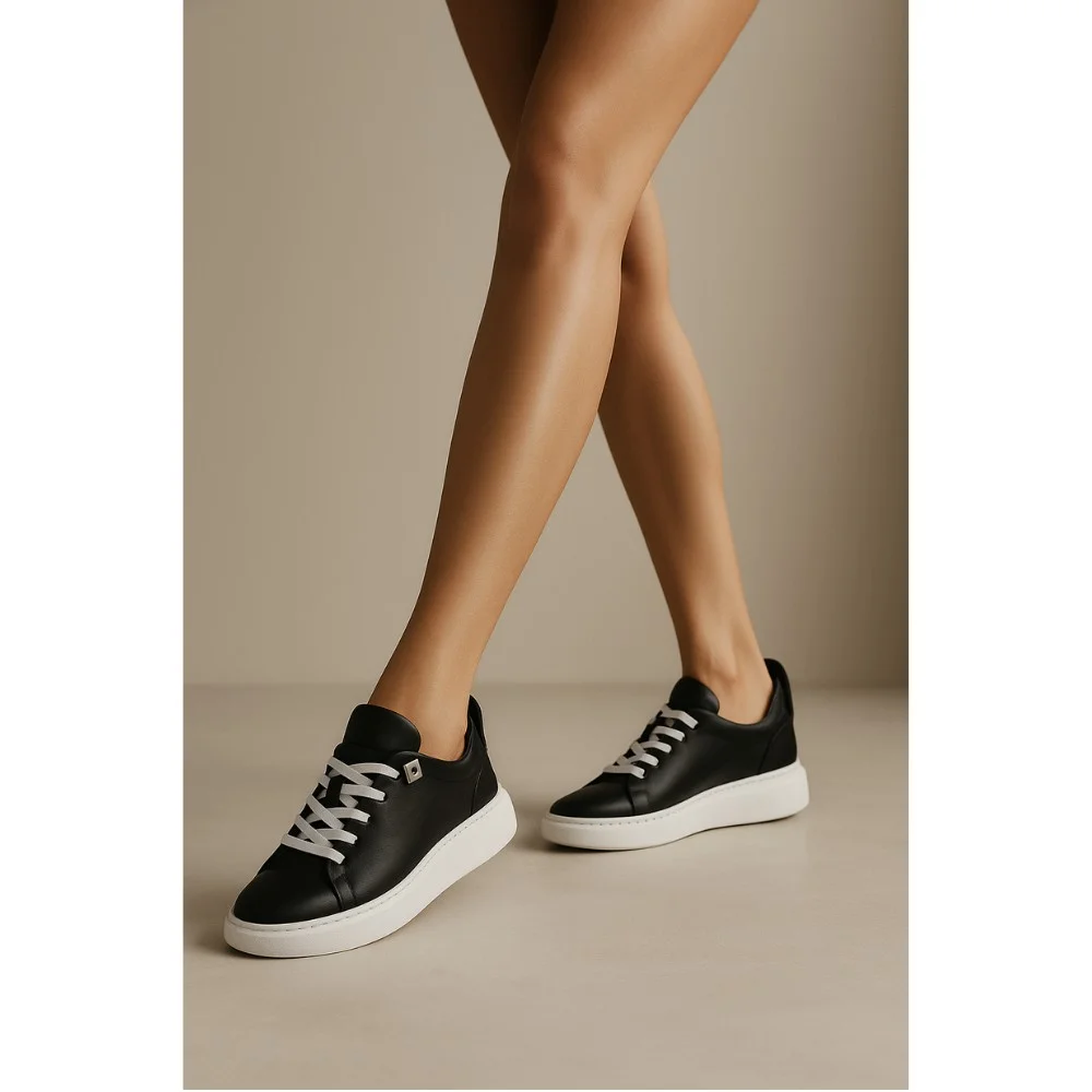 Женские кожаные черные кроссовки La Bellini 574 4940