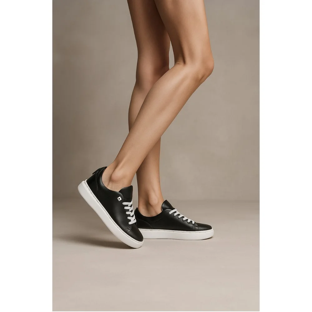 Женские кожаные черные кроссовки La Bellini 574 4940