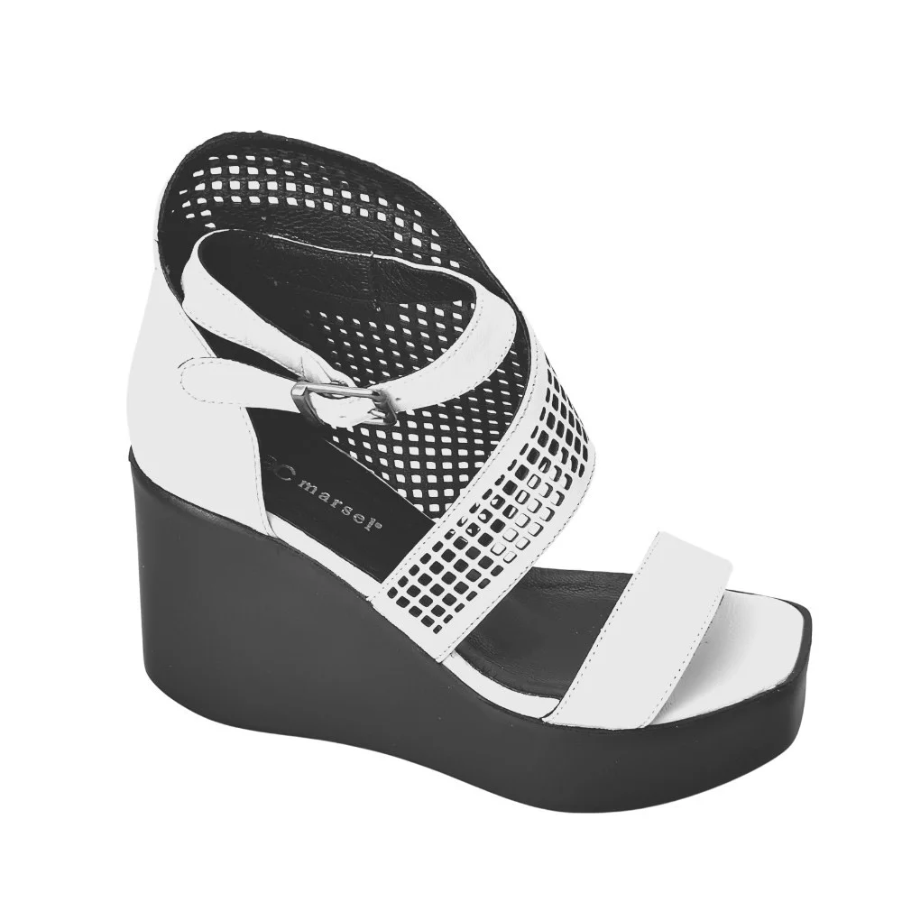 Женские летние босоножки Marsel 159384-02 из белой натуральной кожи