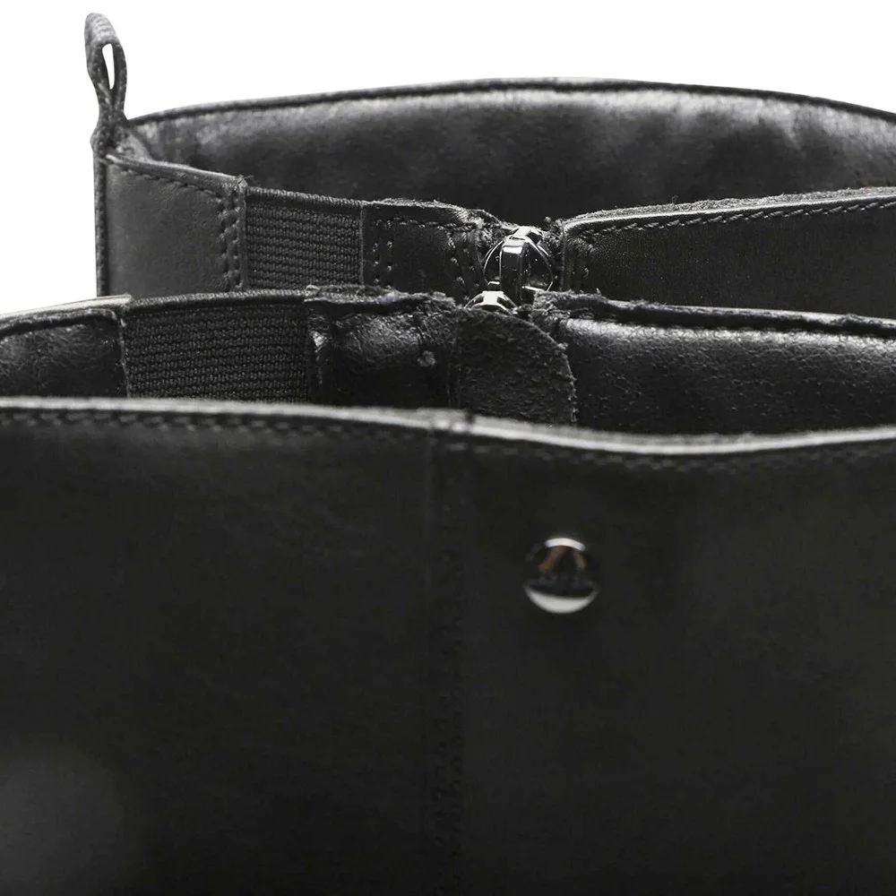 Жіночі чорні шкіряні демісезонні чоботи Lasocki (Польща) модель 5438