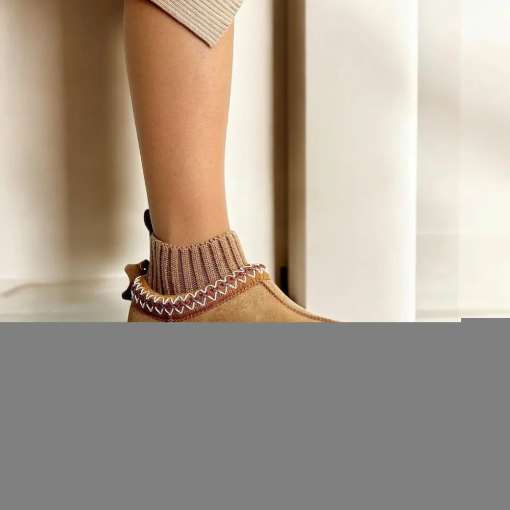 Замшеві жіночі сноубутси з вишиванкою ALLSY Lonza 192424 модель 5738