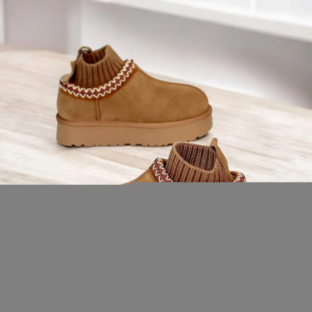 Замшеві жіночі сноубутси з вишиванкою ALLSY Lonza 192424 модель 5738