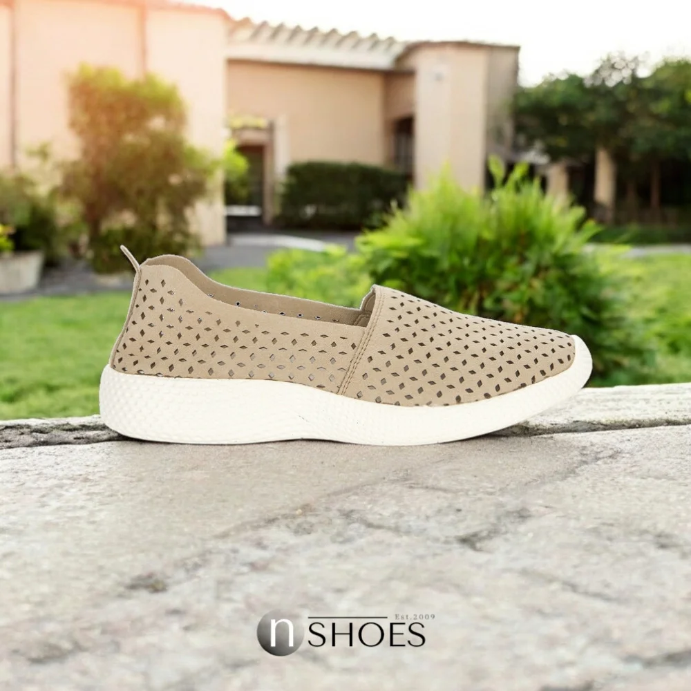 Women's comfortable slip-ons with perforation GRUNBERG 157558 10-03E w model 5811