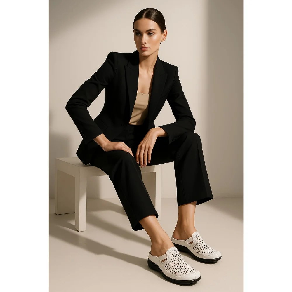 Жіночі шкіряні шльопанці із закритим носком ALLSY 195155 модель 5918