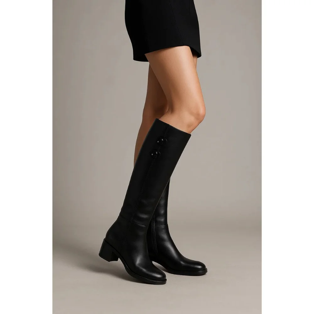 Жіночі зимові чоботи Romax Comfort 8085E-6068 - шкіра, чорні, невисокий каблук, єврозима