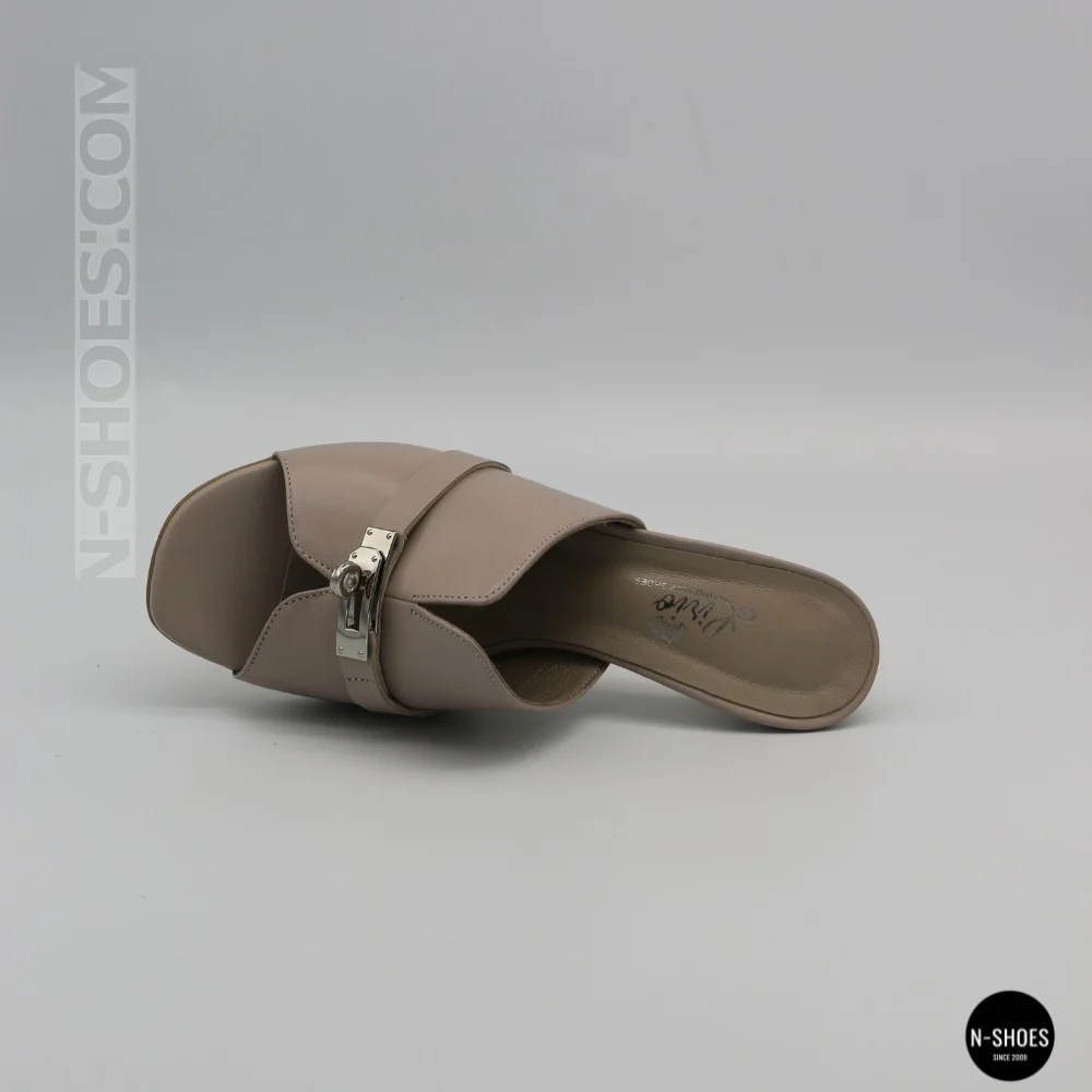 Lirio Beige Leather Mules with French Heels
