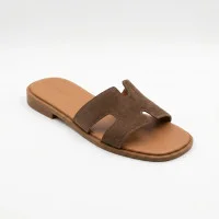 Жіночі плоскі шльопанці HERMES 212833 Lonza 944-4304-32 c 6269 коричневі з натуральної замші в стилі культової та позачасової моделі Hermès Canada Oran sandal