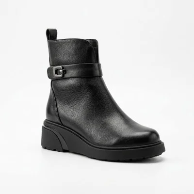 Fabio Monelli women's black leather winter platform boots model 218880 G329-D857-YP1535G BLACK 6428 with genuine fur lining. Fabio Monelli women's black leather winter platform boots model 218880 G329-D857-YP1535G BLACK 6428 with genuine fur lining.