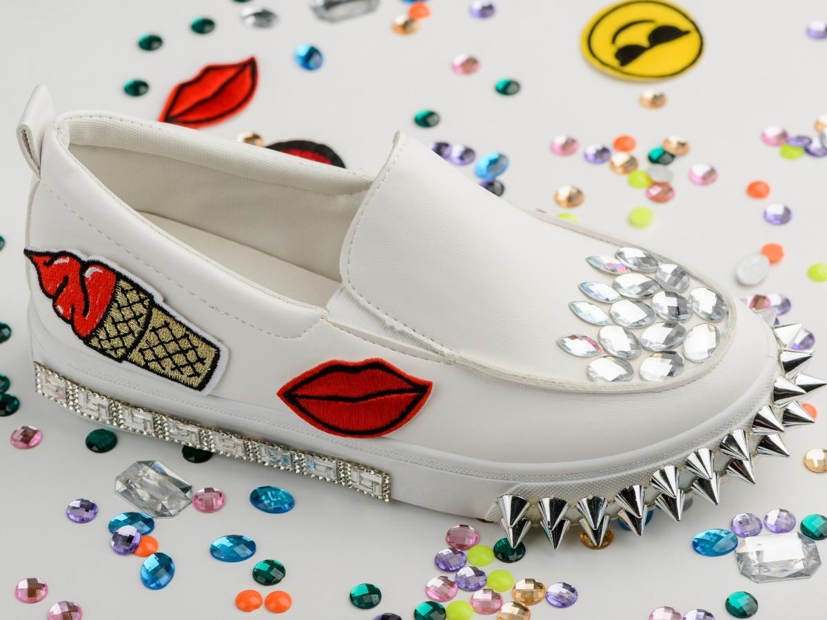 кросівки з шипами фото кросівки з шипами