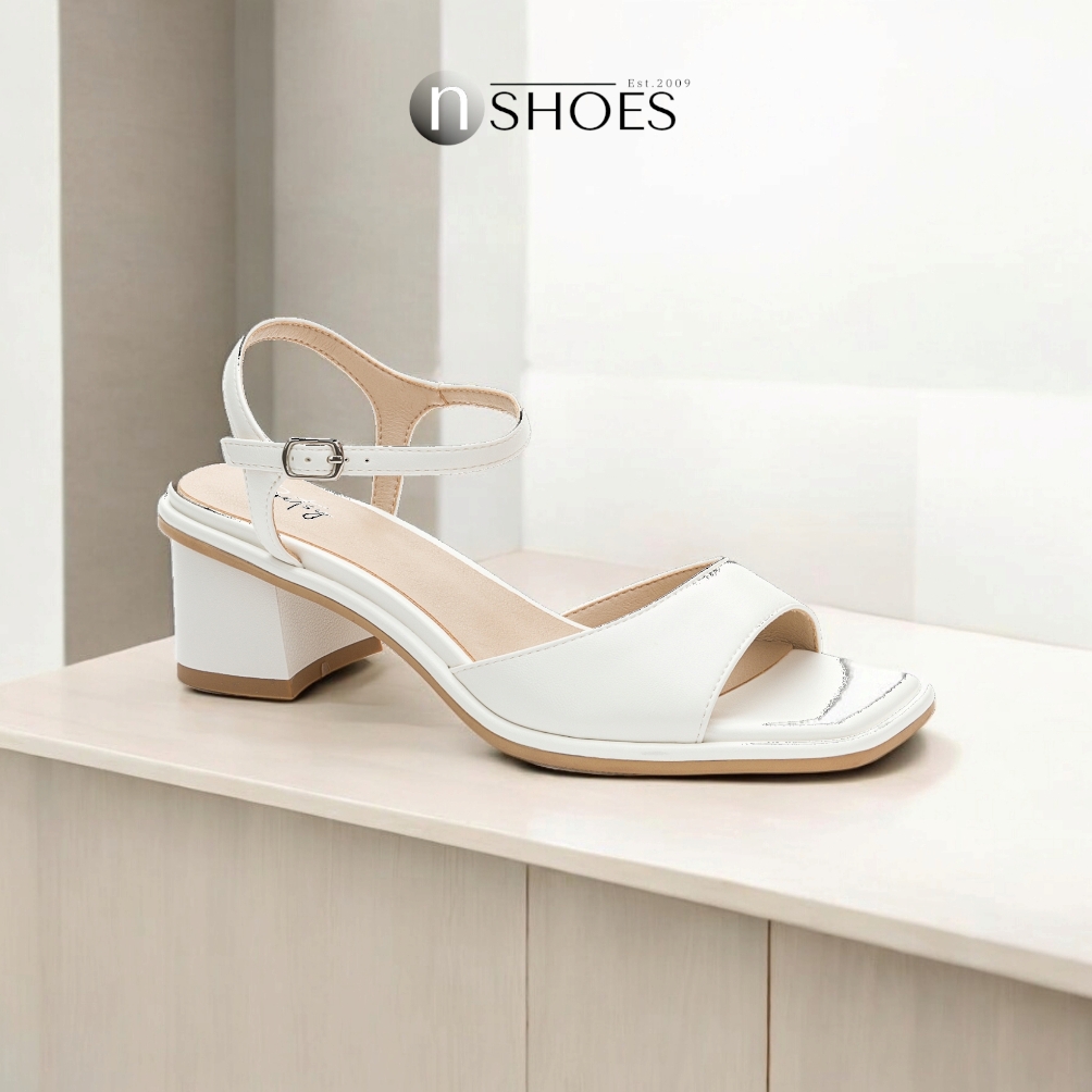 Класичні жіночі білі босоніжки BETSY 957082-25-02W модель 5806 Класичні жіночі білі босоніжки BETSY 957082-25-02W модель 5806